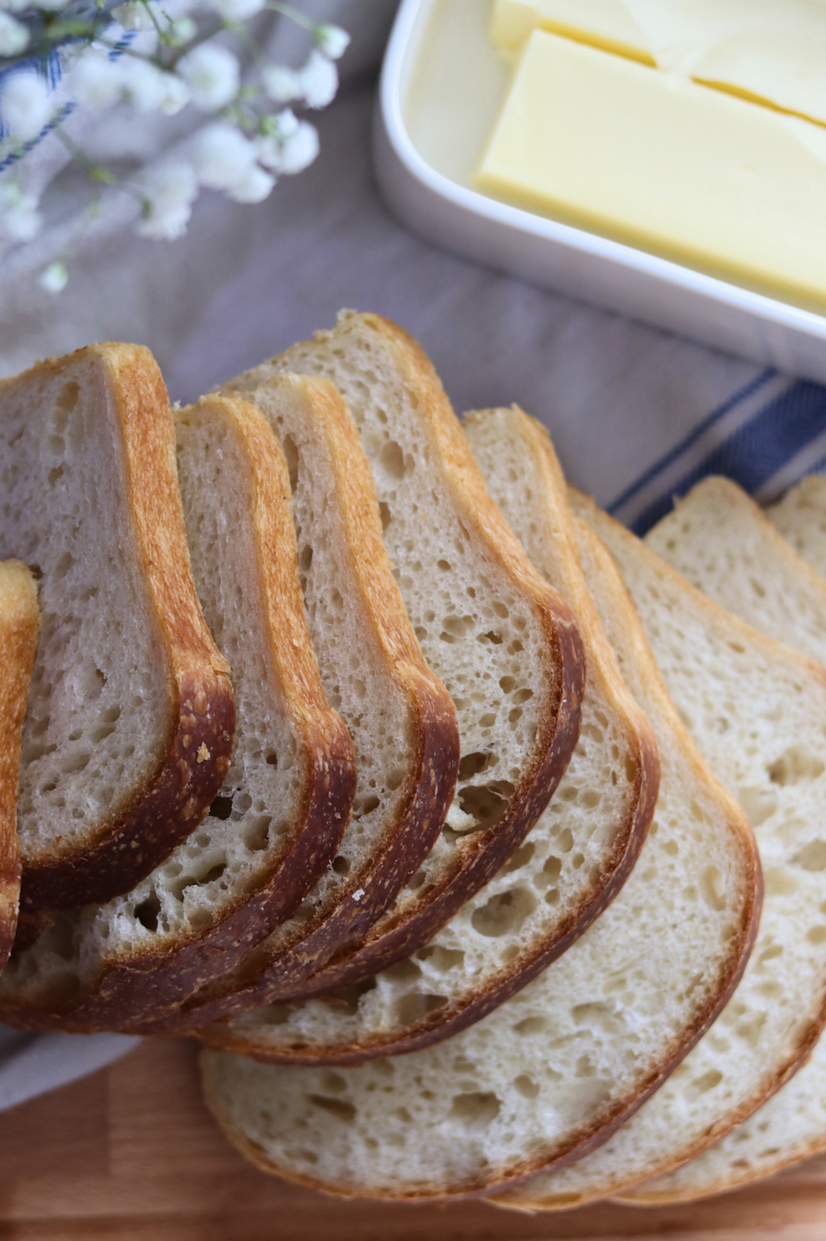 sourdough bread instagram social media influencer home baker recipe creator loaves for sale wisconsin united states mckenna @simplicityandastarter 10