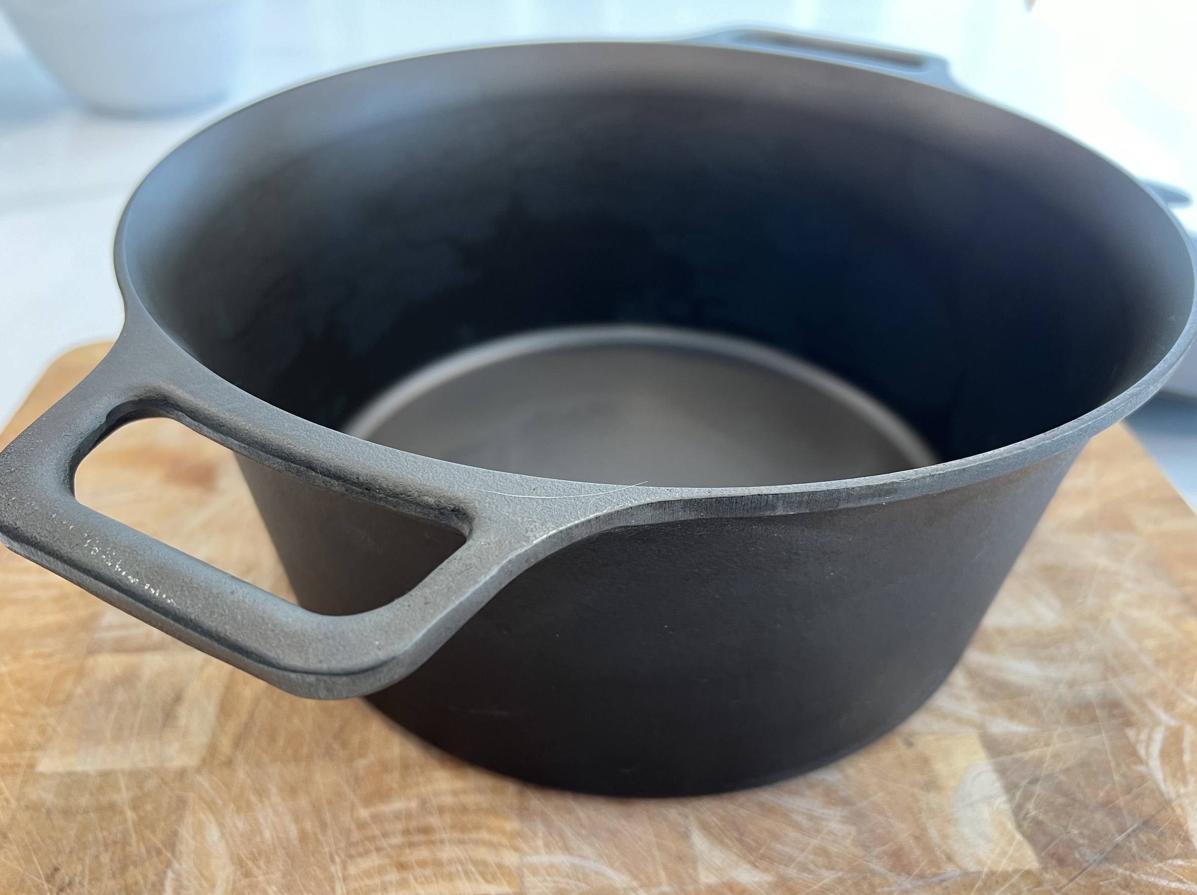 sourdough product review field company dutch oven handmade of cast iron in the united states of america 3